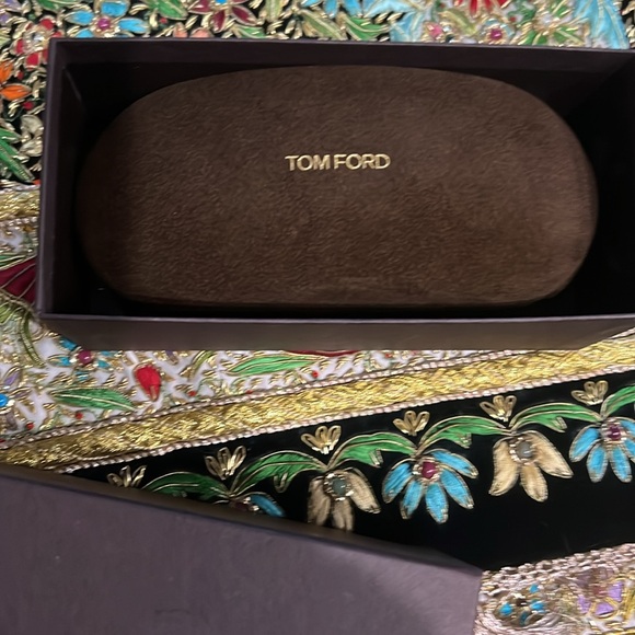 NWB Authentic Tom Ford Luxury Sunglasses Velvet Case + Cleaning Cloth + Box. - Picture 10 of 10